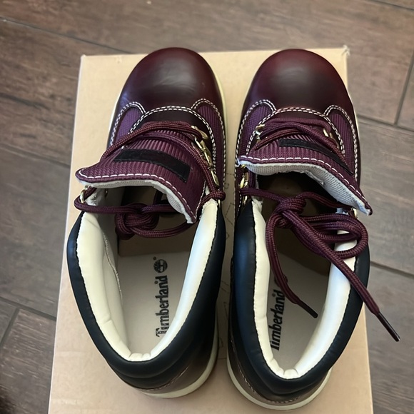 Junior’s brand new size 6 timberlands - Picture 2 of 5